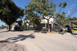 Esquina única en Pitillal: 339m² de uso mixto en plena zona de alto tráfico. ¡Descubre tu próximo éxito inmobiliario!” - Terreno en venta en Arailas - Pitillal, Puerto Vallarta, Jalisco