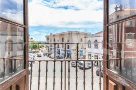 Manor located in the centre of Figueiró dos Vinhos, in Praça do Município.