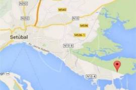 Plot of land on the Setúbal Peninsula