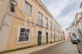 Urban Building in Total Ownership with Residential Potential - Campo de Ourique / Largo do Rato, Lisbon