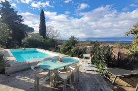 Former Stone Barn/farmhouse Renovated In 1974 On 957 M2 Of Land With Superb Views.