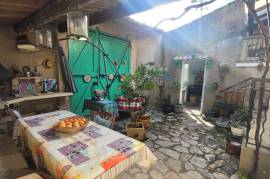 Former Stone Barn/farmhouse Renovated In 1974 On 957 M2 Of Land With Superb Views.