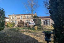 Manor House Style Property with Garden