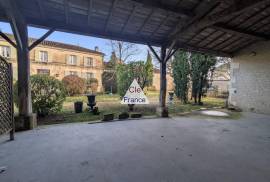Manor House Style Property with Garden