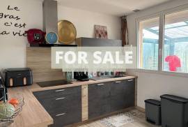 Single Storey Villa With Garden