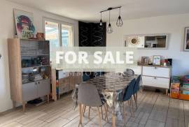 Single Storey Villa With Garden