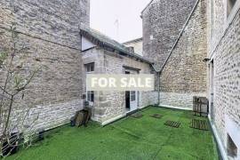 Town House With Courtyard Garden