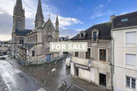 Town House With Courtyard Garden