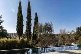 Contemporary Detached Villa with Swimming Pool
