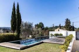 Contemporary Detached Villa with Swimming Pool