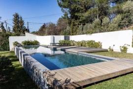 Contemporary Detached Villa with Swimming Pool