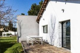 Contemporary Detached Villa with Swimming Pool