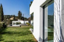 Contemporary Detached Villa with Swimming Pool