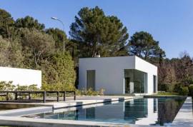 Contemporary Detached Villa with Swimming Pool