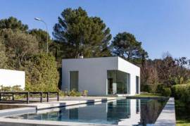 Contemporary Detached Villa with Swimming Pool