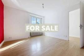 Town House with Neat Garden