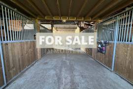 Equestrian Property in 10 Hectares of Land
