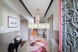 Stunning Manor House in Parkland Gardens