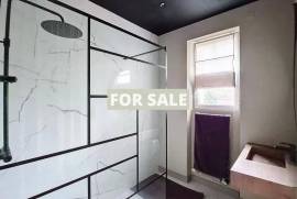 Stunning Manor House in Parkland Gardens