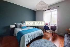 Stunning Manor House in Parkland Gardens