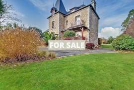 Stunning Manor House in Parkland Gardens