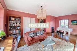 Stunning Manor House in Parkland Gardens