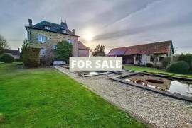 Stunning Manor House in Parkland Gardens