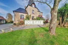 Stunning Manor House in Parkland Gardens