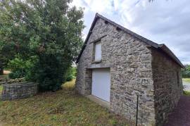 Country House with Large Rooms and Land