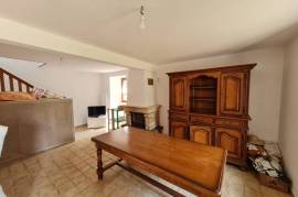 Country House with Large Rooms and Land