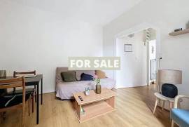 Traditional House with Courtyard Garden