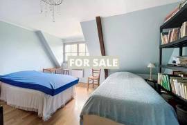 Historic Manor House with Landscaped Gardens