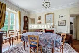 Historic Manor House with Landscaped Gardens