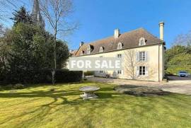 Historic Manor House with Landscaped Gardens