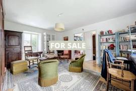 Historic Manor House with Landscaped Gardens