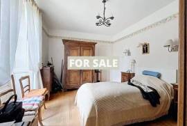 Historic Manor House with Landscaped Gardens