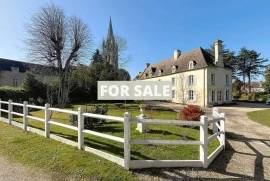 Historic Manor House with Landscaped Gardens