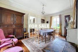 Historic Manor House with Landscaped Gardens