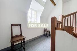 Historic Manor House with Landscaped Gardens