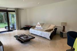 Detached Country House with Lovely Garden