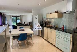 Detached Country House with Lovely Garden