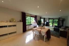 Detached Country House with Lovely Garden