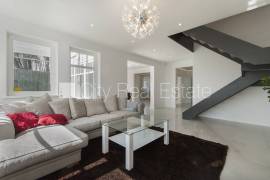 Detached house for rent in Jurmala, 200.00m2