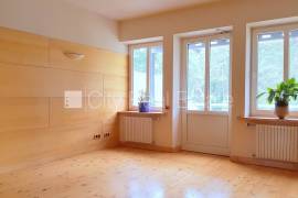 Detached house for rent in Jurmala, 551.00m2