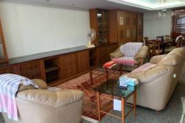 Supalai Place - 3 Bed Penthouse Condo in the City Centre at Sukhumvit 39, Phrom Phong