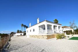 WUNDERBARES LANDANWESEN AM RANDE VON DOLORES