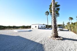 WUNDERBARES LANDANWESEN AM RANDE VON DOLORES