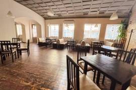 À LOUER ! Restaurant remarquable avec jardin d'été en plein centre de Ruse