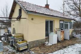 One-storey house for sale with many fruit trees in the village of Chernozem