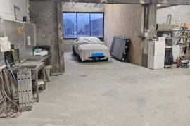 HANGAR de 250 m² - Idéal pour stockage ou activités professionnelles